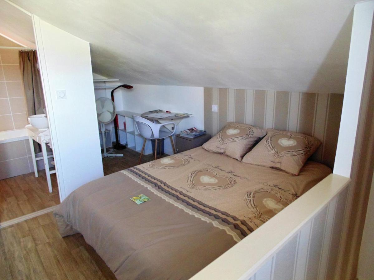 Chambre d'hôtes, Evron Soirée étape Extérieur photo
