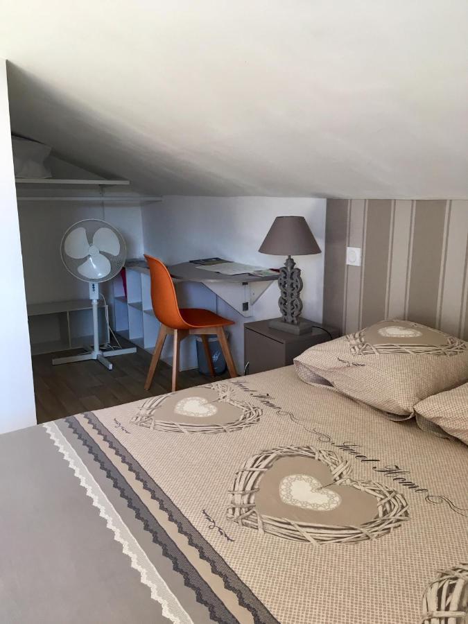Chambre d'hôtes, Evron Soirée étape Extérieur photo